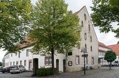 Rita Assauer (Diplom-Pädagogin) und ihr Team bieten attraktive und sinnvolle Freizeitgestaltung für alle Jugendlichen. Zudem sind sie Ansprechpartner bei Problemen rund um Schule, Familie und bei persönlichen Schwierigkeiten, z.B. bei der Suche nach gewaltfreien Konfliktlösungen.