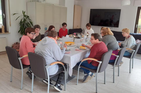 Verdiente Stärkung an der Kaffeetafel