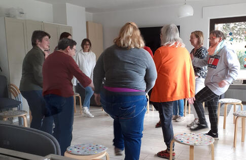 Yoga vom Hocker - eine lockere Trainingseinheit zum Kennenlernen