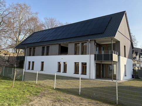 Der mit Unterstützung der Sozialstiftung NRW fertig gestellte Neubau öffnet sieben Menschen mit Unterstützungsbedarf die Tür zu einem eigenen, selbstbestimmten Zuhause.